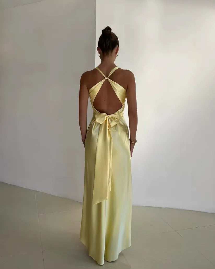Hilvera – Figurbetontes Maxikleid
