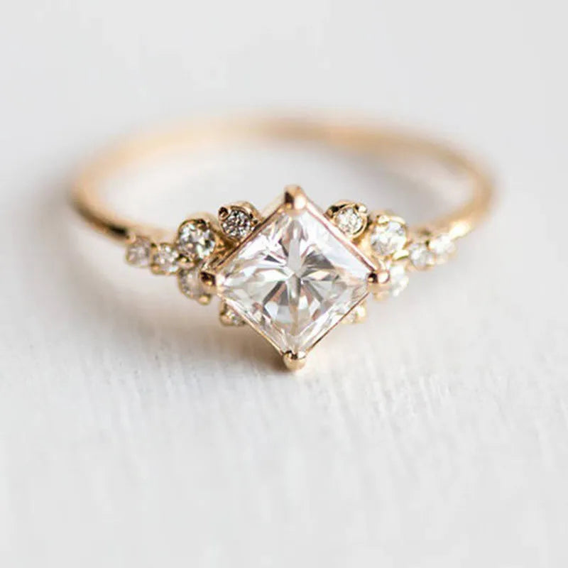 Eleganter Delysian Queen-Ring