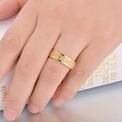 Moderner Ring mit römischen Ziffern