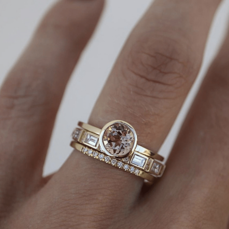 Gold-Ringset mit eingesetztem Kristall