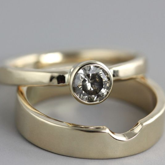 Vintage Gold-Ringset mit eingesetztem Zirkonia